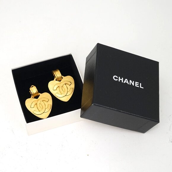 CHANEL CC Logos Heart Dangle Clip-On Earrings Gold Tone 95P Auth - Picture 2 of 6